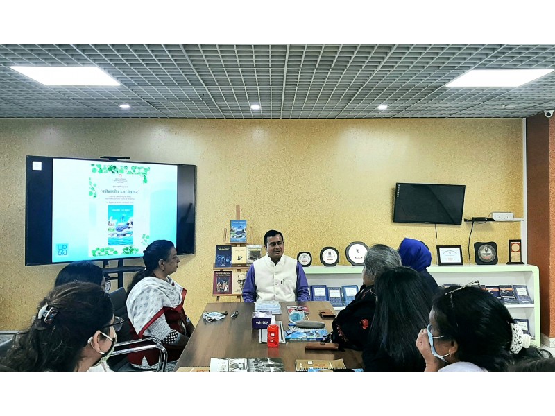 Team DPD had an enriching experience discussing renewable energy sector with Shri Mayank Pandey author of awardwinning book Navikarniya Urja Sansadhan at Books Gallery HQ